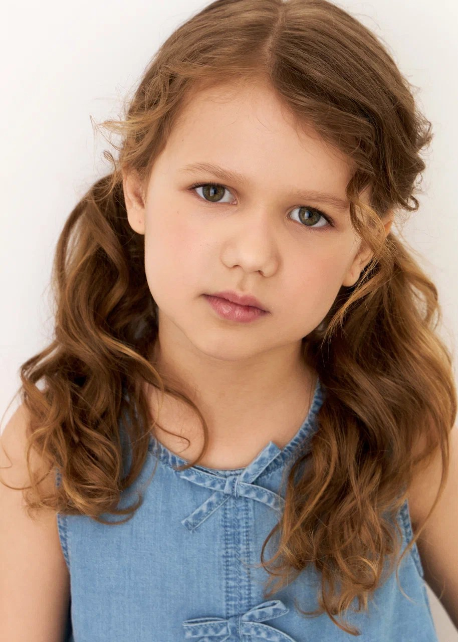 Сиренко Алиса 8 ЛЕТ 122 СМ. Детское модельное агентство Musthave agency. База профессиональных моделей