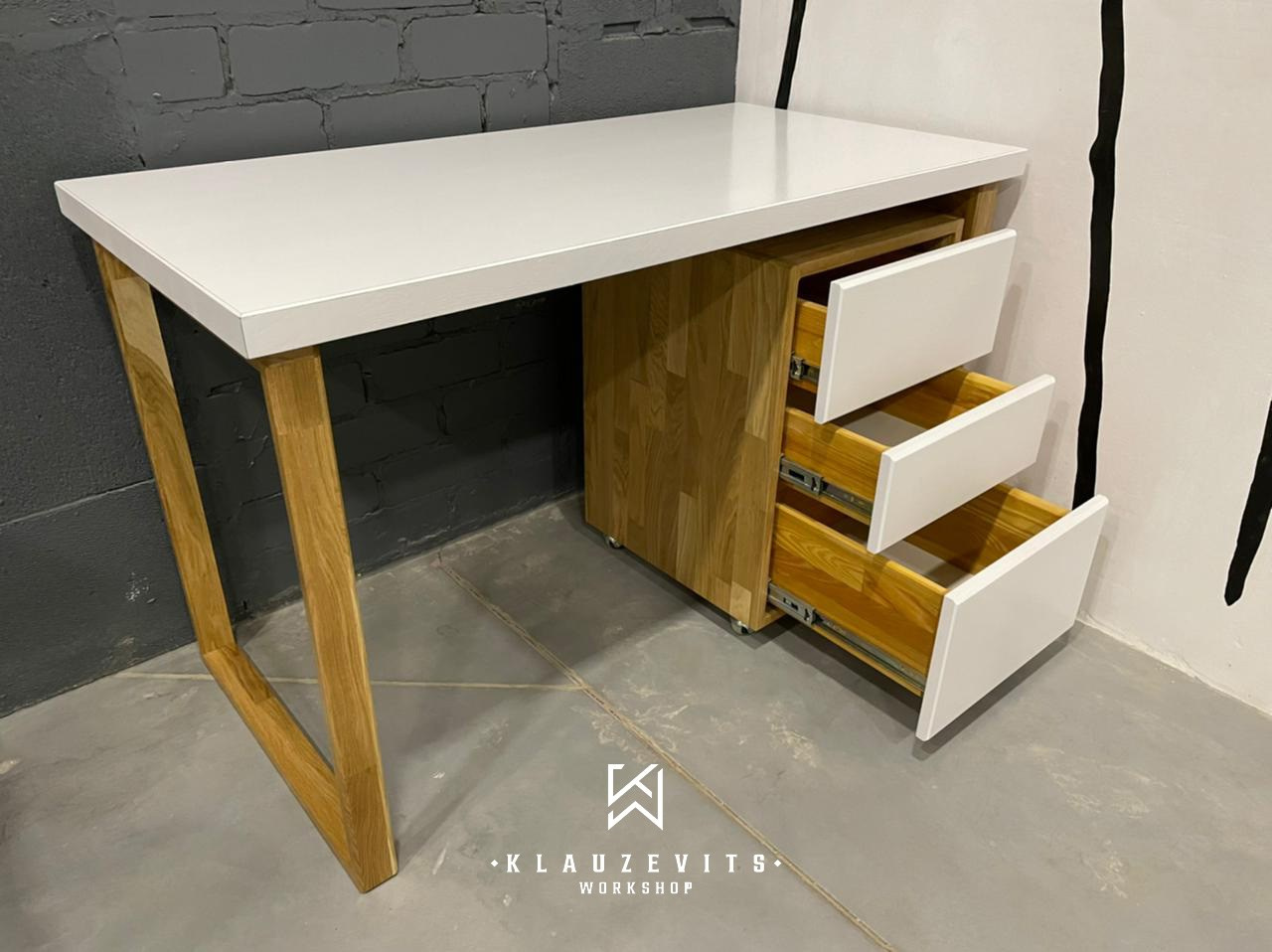 Письменный стол. Klauzevits Workshop