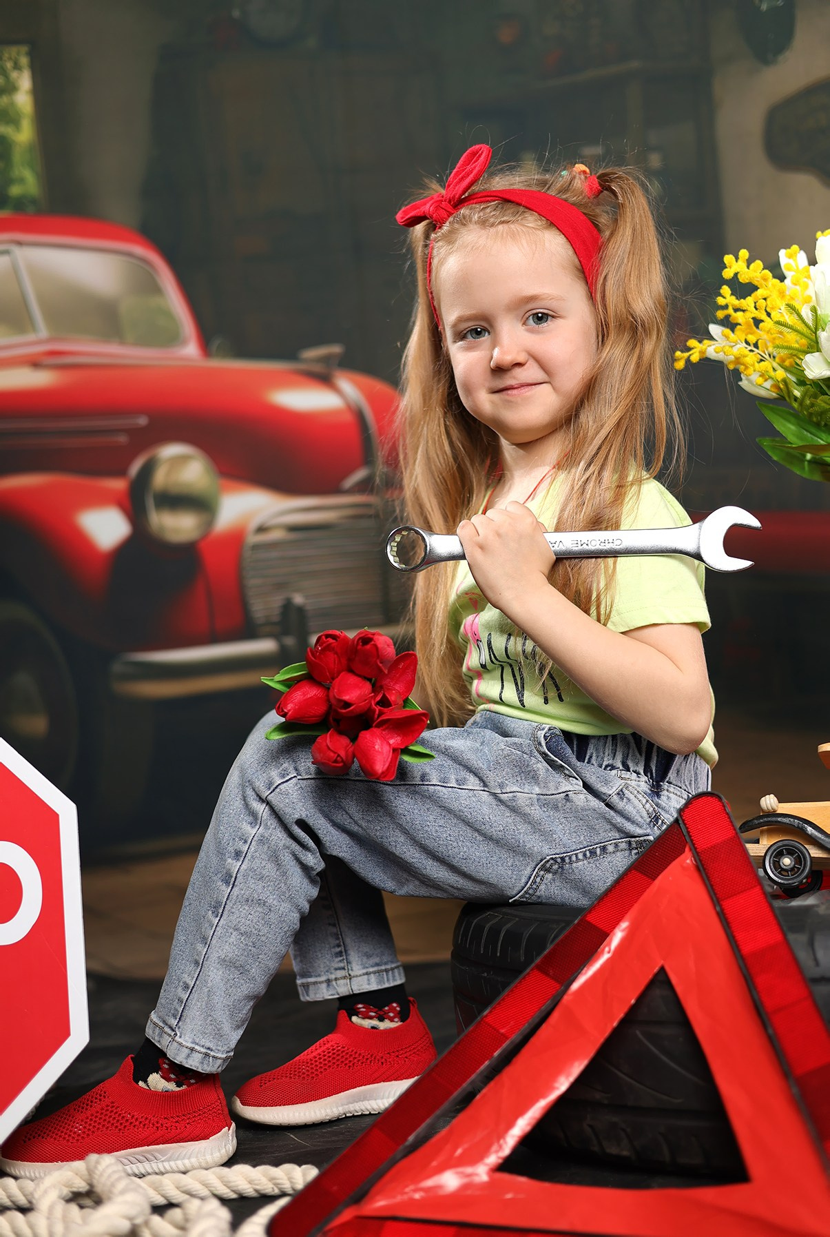 Гараж. Выпускные альбомы в Иваново в детский сад и школу. Александр и Светлана Янкины