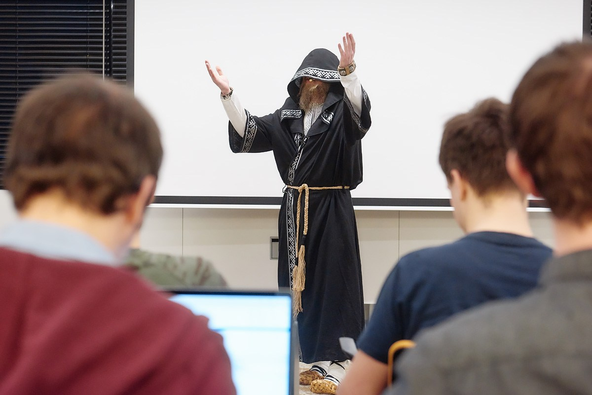 Нейромонах Феофан в Avito. Репортажный фотограф в Москве Вадим Францев