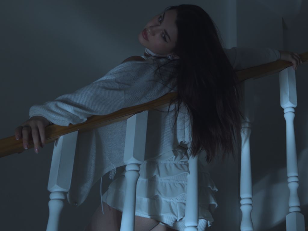 Амура, Envtn — Выдыхаю (Stills from Mood video). Xstazia — музыкальные обложки, арт-дирекшн, режиссура и креативное продюссирование