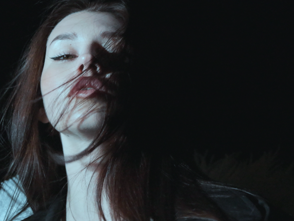 Амура, Envtn — Выдыхаю (Stills from Mood video). Xstazia — музыкальные обложки, арт-дирекшн, режиссура и креативное продюссирование