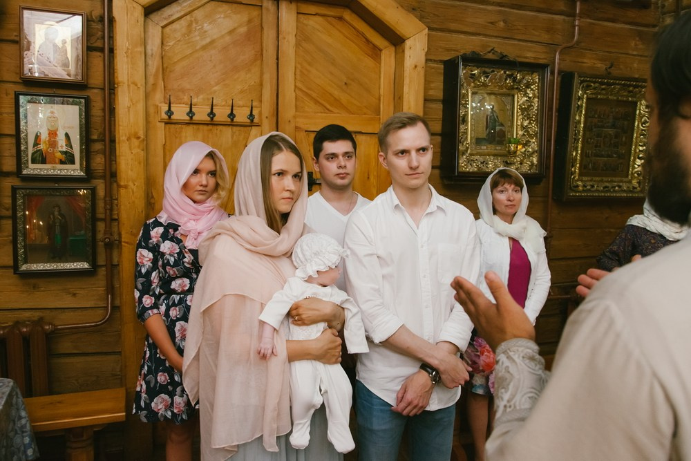 Крещение Церковь Иконы Божией Матери Казанской. Вырица. Фотограф на крещение в Санкт Петербурге