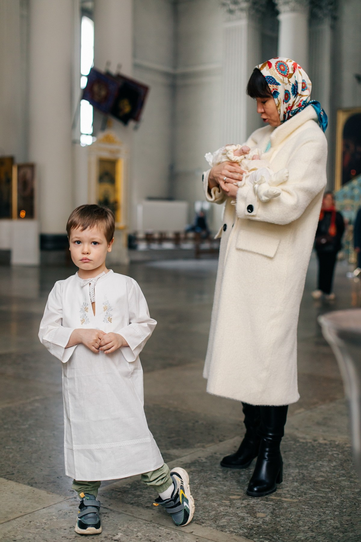 Троицкий собор крещение ребенка. Фотограф крещение венчание в Петербурге! Помогает подобрать храм и посоветовал душевного батюшку в СПб