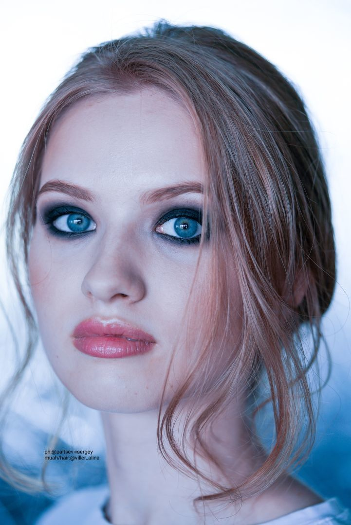 как смотрится нежный  черный смоки на блондинке 