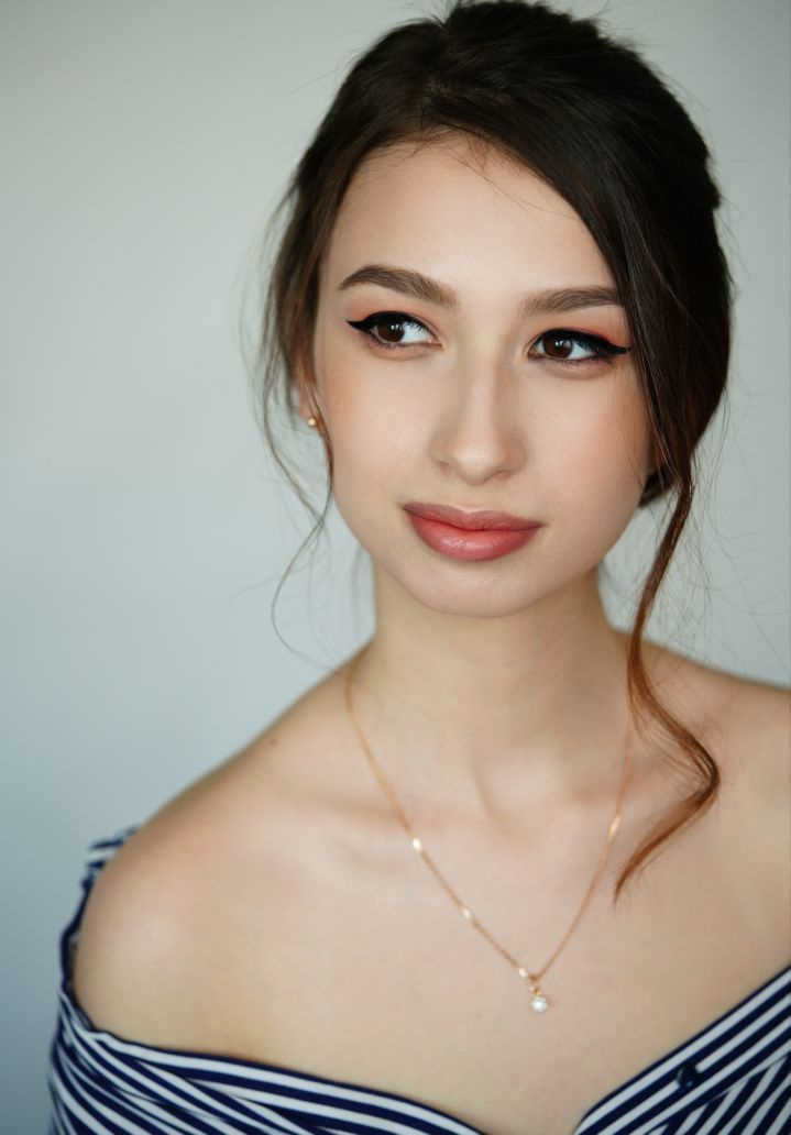 Макияж для карих глаз с акцентом на стрелки выезд