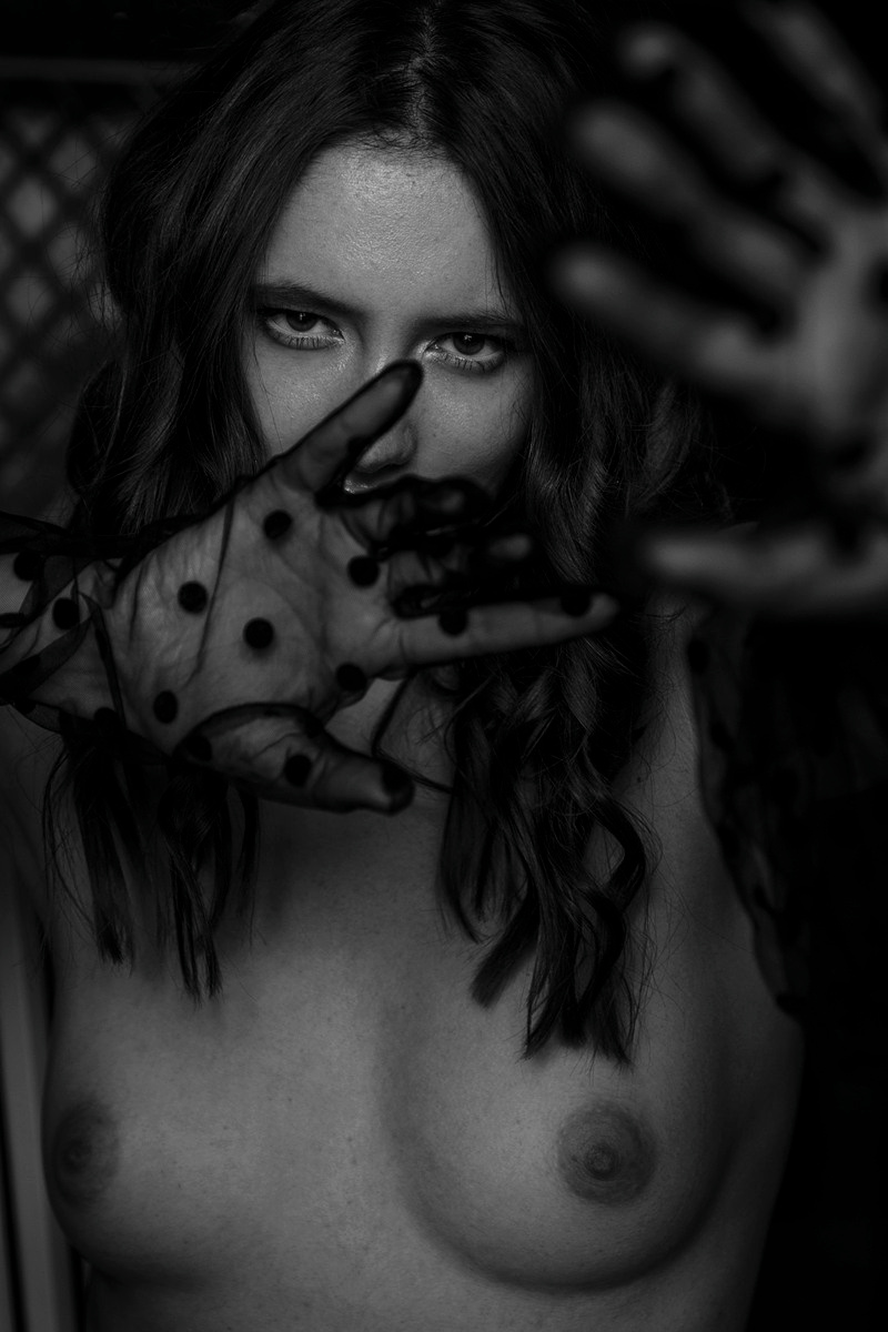 Диана Шеметова. Эротико-драматический фотограф Маруся Скоробогатова