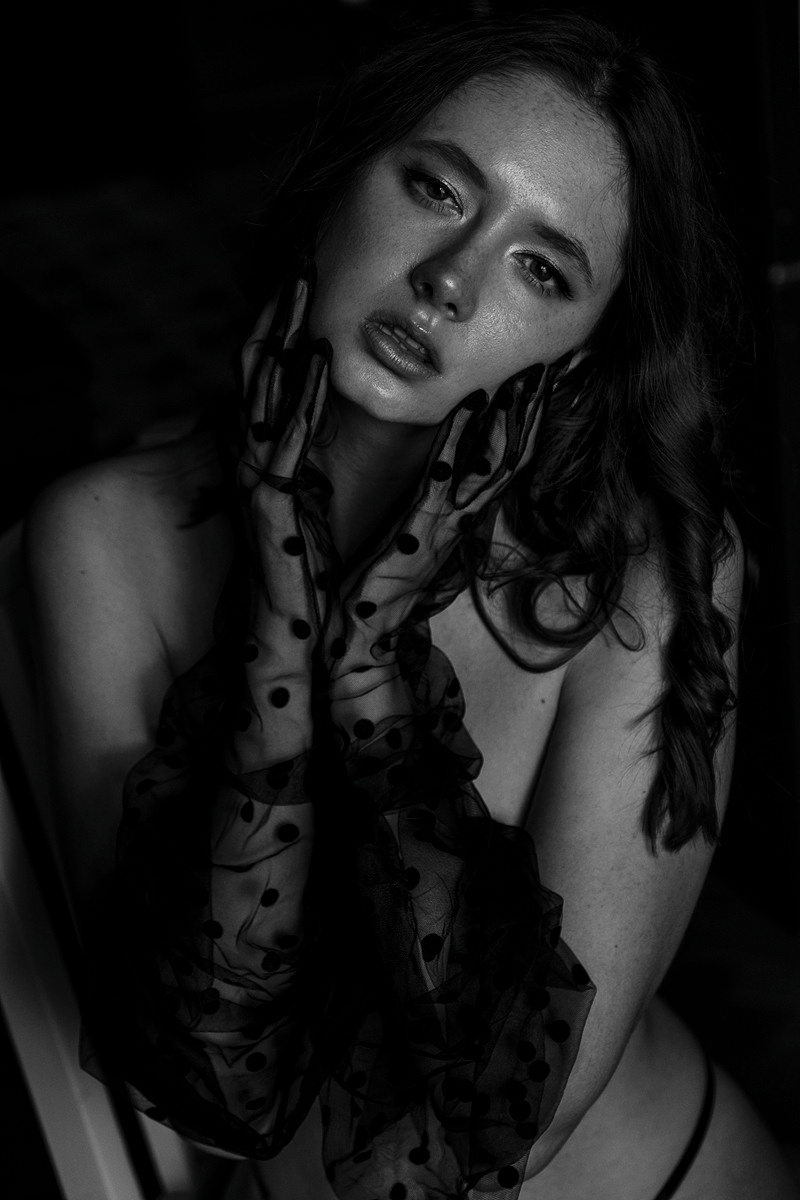 Диана Шеметова. Эротико-драматический фотограф Маруся Скоробогатова