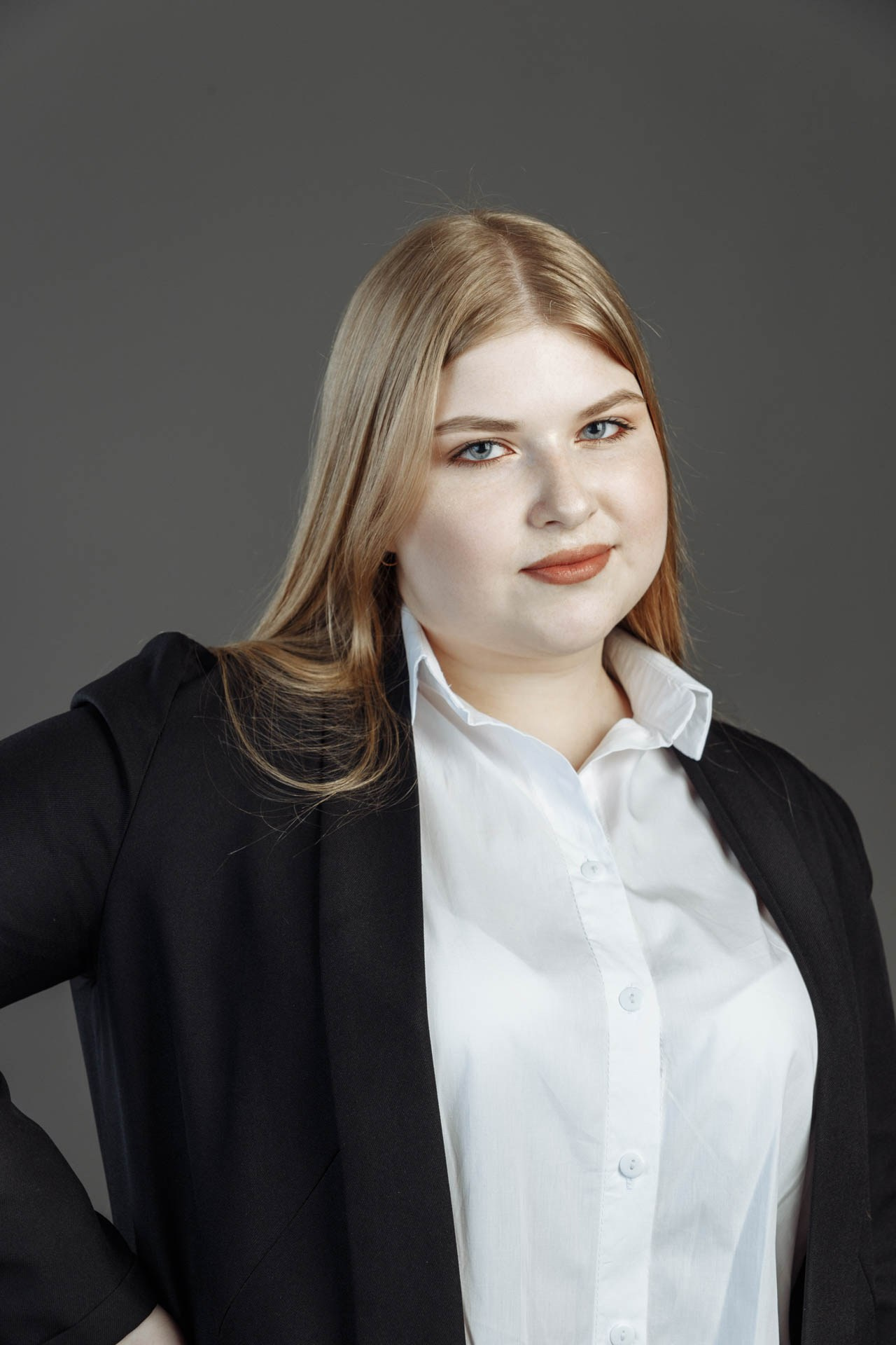 Бизнес-портреты сотрудников для сайта страховой компании InsFamily. Событийный фотограф Максим Бескоровайновнов