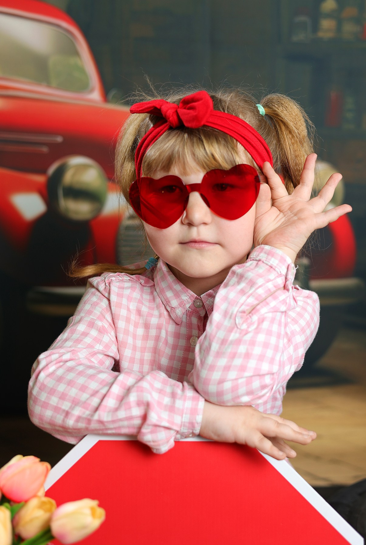 Гараж. Выпускные альбомы в Иваново в детский сад и школу. Александр и Светлана Янкины