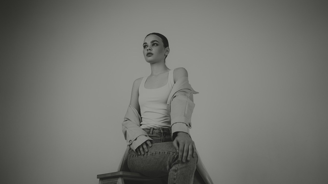 Черно-белая фотосессия на циклораме в фотостудии Новочеркасска «Рафинад». Свадебный фотограф в Ростове-на-Дону. Таинство Крещения и Венчания, семейные фотосессии. Алёна Чёботова