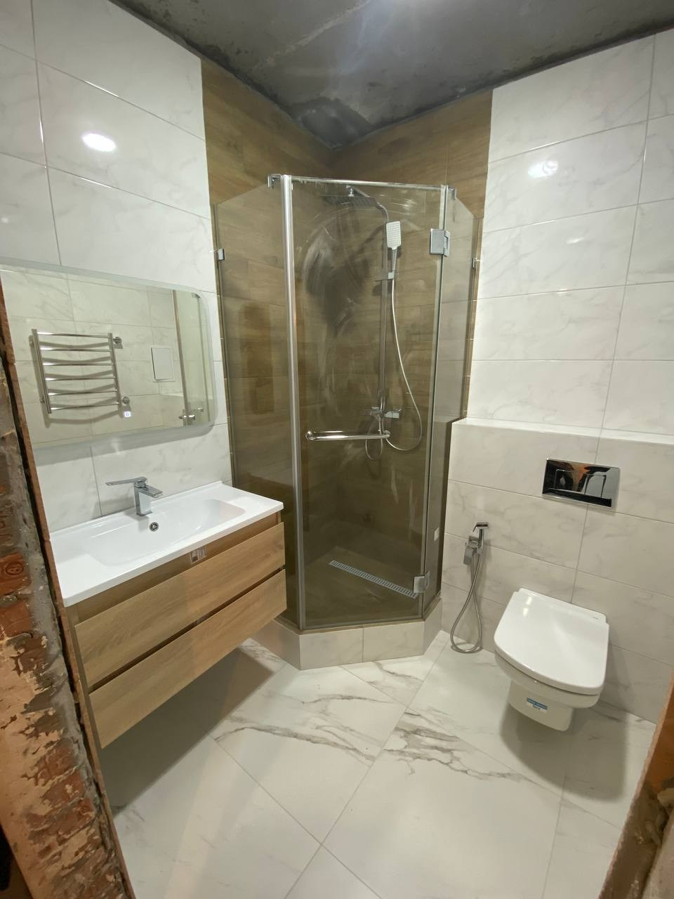 Ванная комната (ул. Краснококшайская д. 84а). Ремонт санузла, туалета, ванной под ключ в Казани. Укладка плитки