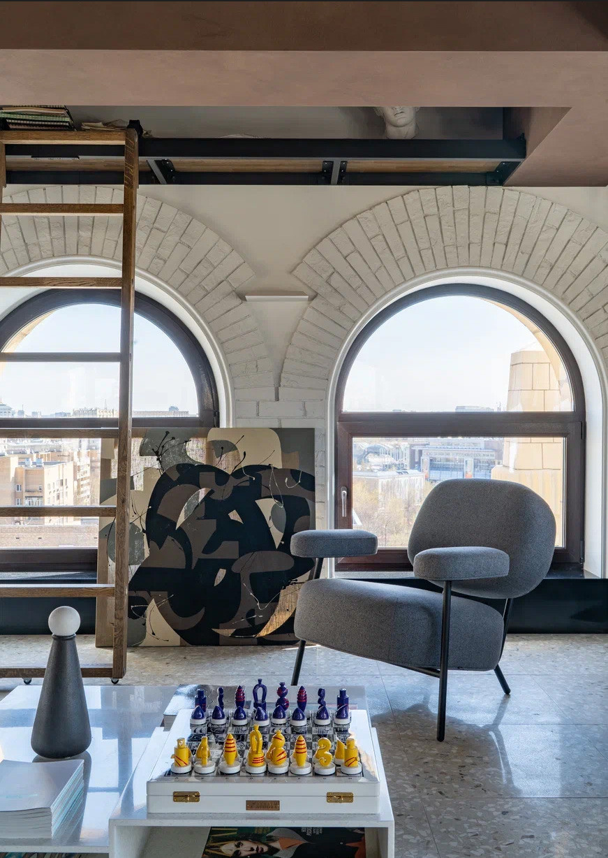 Фото. Художник-абстракционист Ольга Рикун. Москва