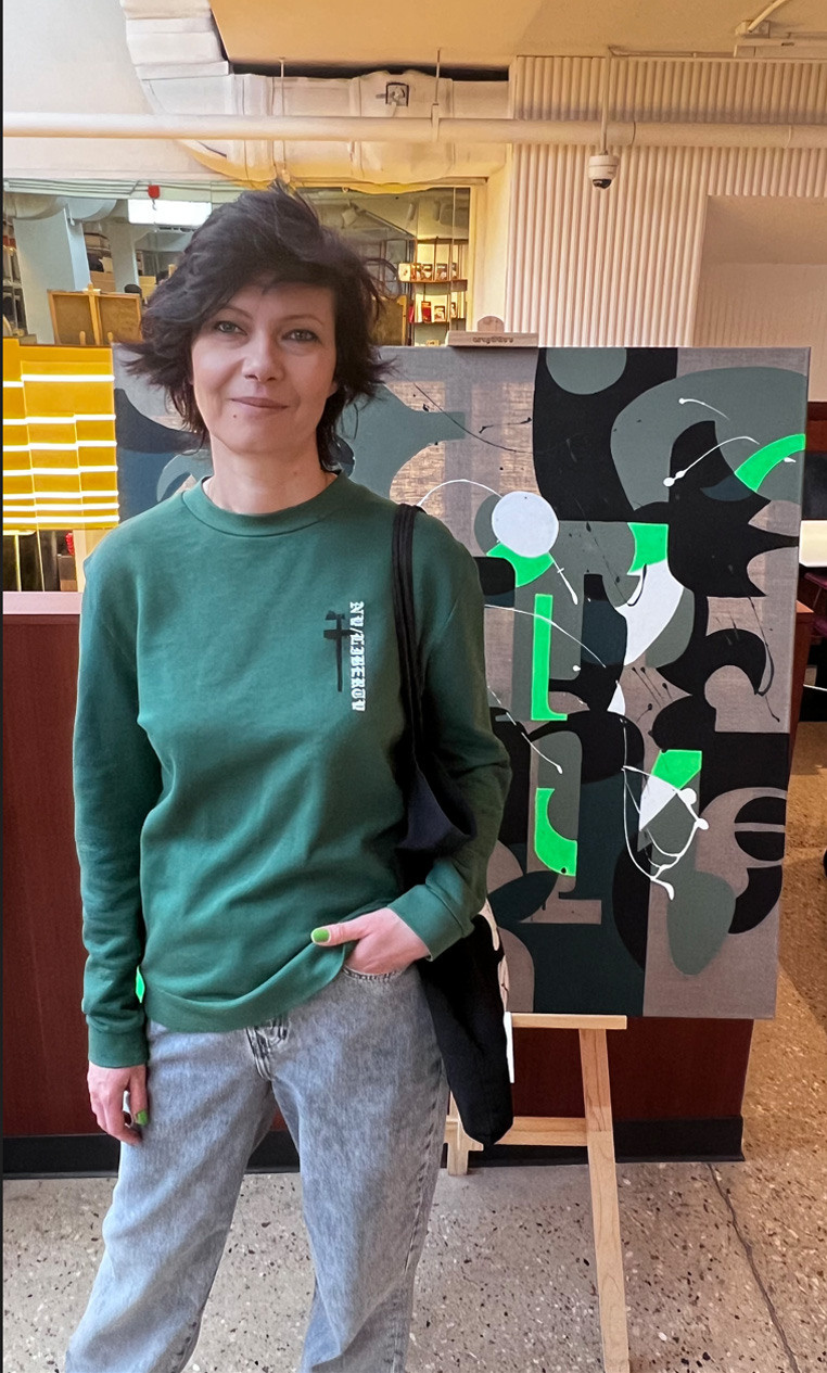 Фото. Художник-абстракционист Ольга Рикун. Москва