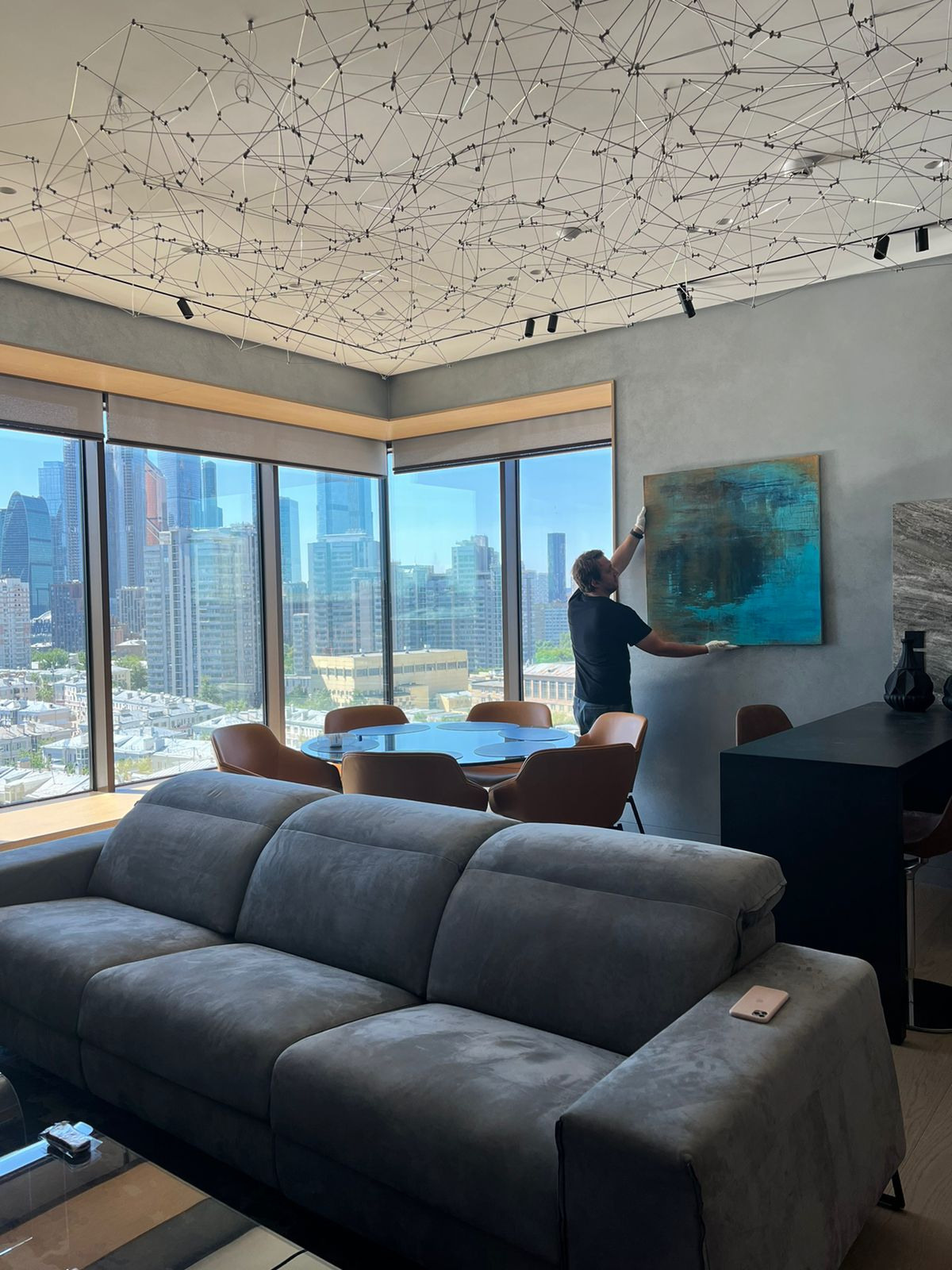 Фото. Художник-абстракционист Ольга Рикун. Москва