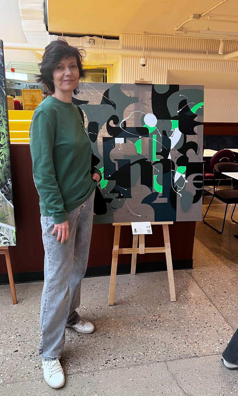 Фото. Художник-абстракционист Ольга Рикун. Москва