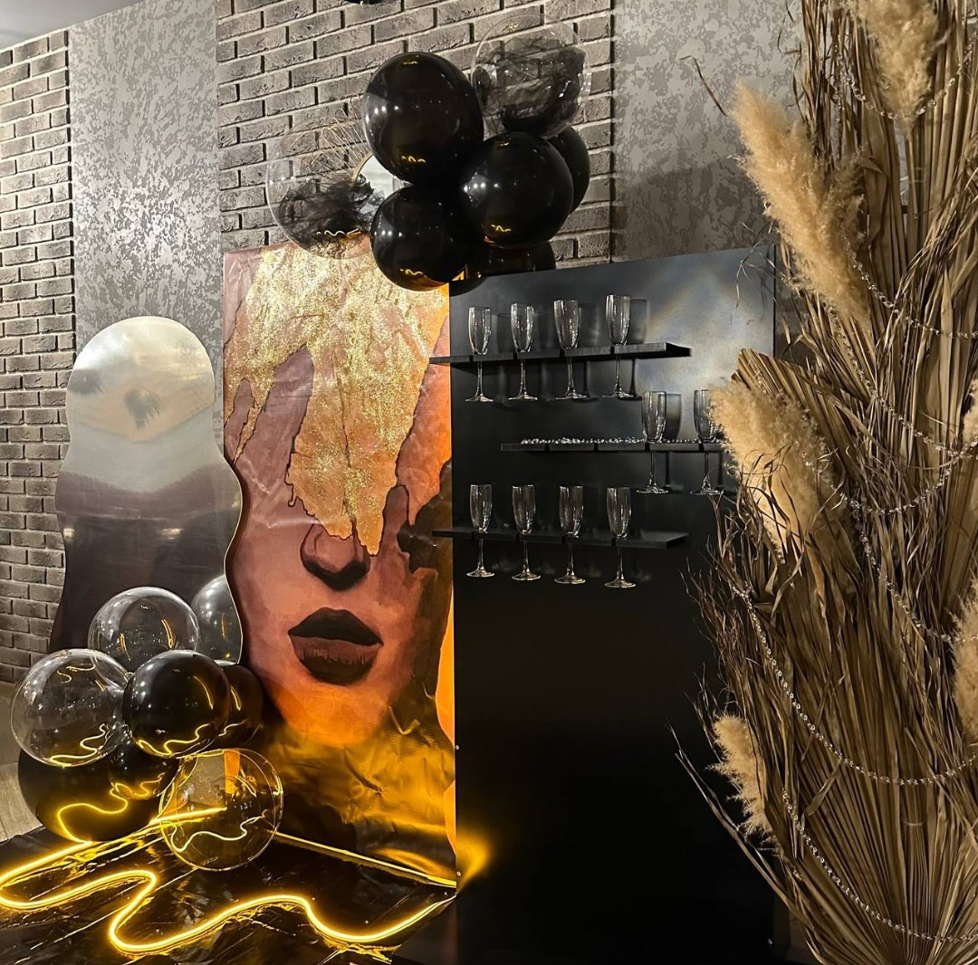 фотозона с шампанским фотозона с девушкой фотозона в салон красоты