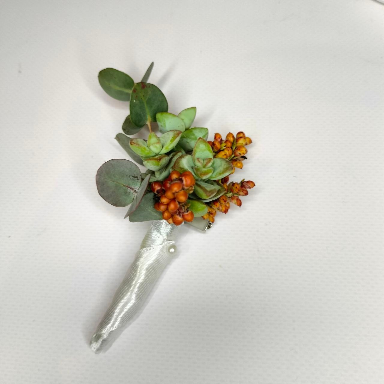 Букет невесты с сезонными георгинами, любимыми невестой ранункулюсами и эримурусом. Акцентные эхиверии после высаживаются в грунт и радуют свою обладательницу ещё долгое время (при соблюдении рекомендаций что предоставляю!) . Букет невесты на заказ, букет для невесты Москва, свадебный флорист, флорист на свадьбу, сборка букета на свадьбу, ручная работа, букет для невесты ручной работы, букет невесты ручной работы . бутоньерка в подарок,  современный букет невесты