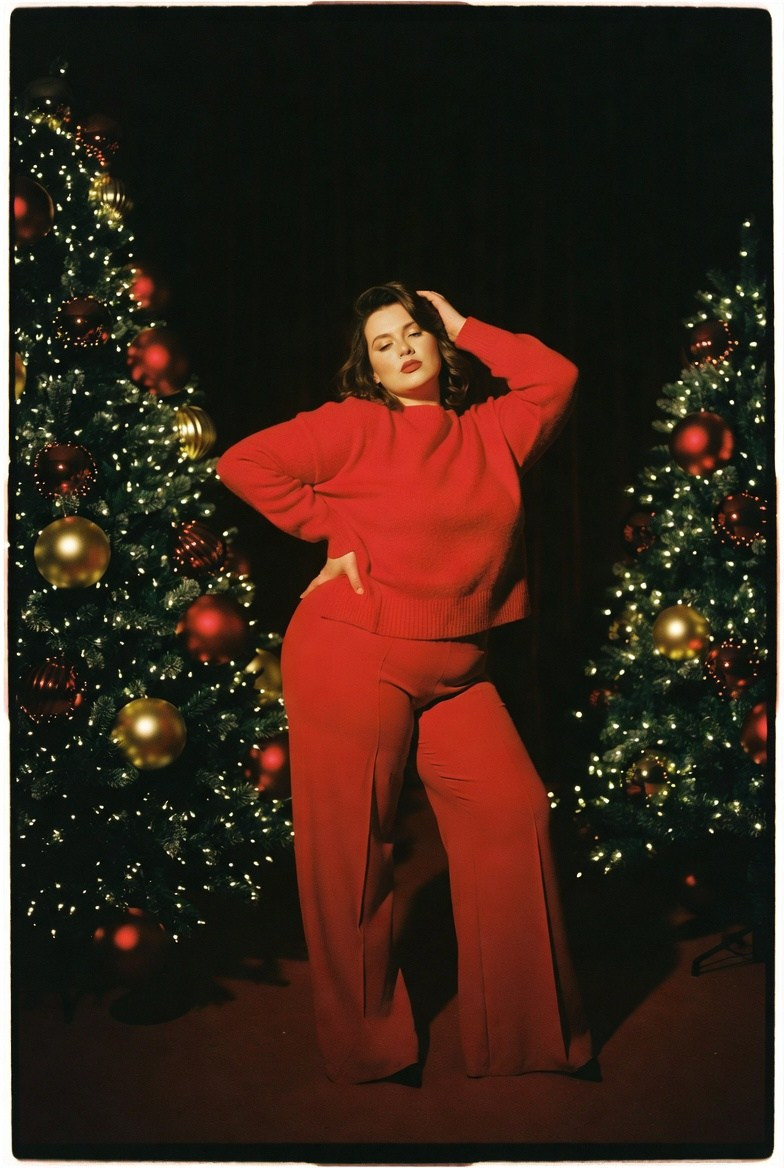 Плюс сайз в красном