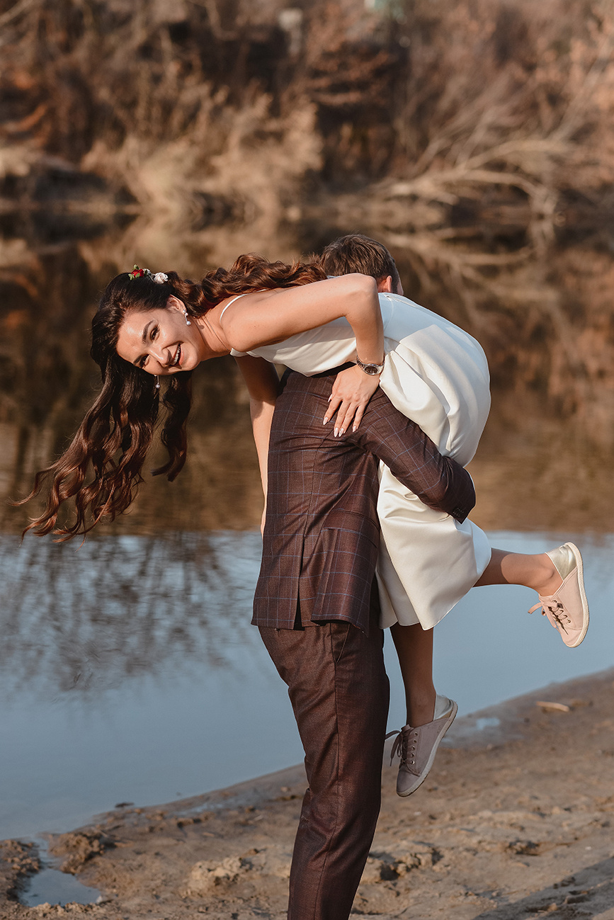 Любовь, закат, кеды и маленькое свадебное платье. Свадебный и семейный фотограф в Ростове-на-Дону Елена Сторожок