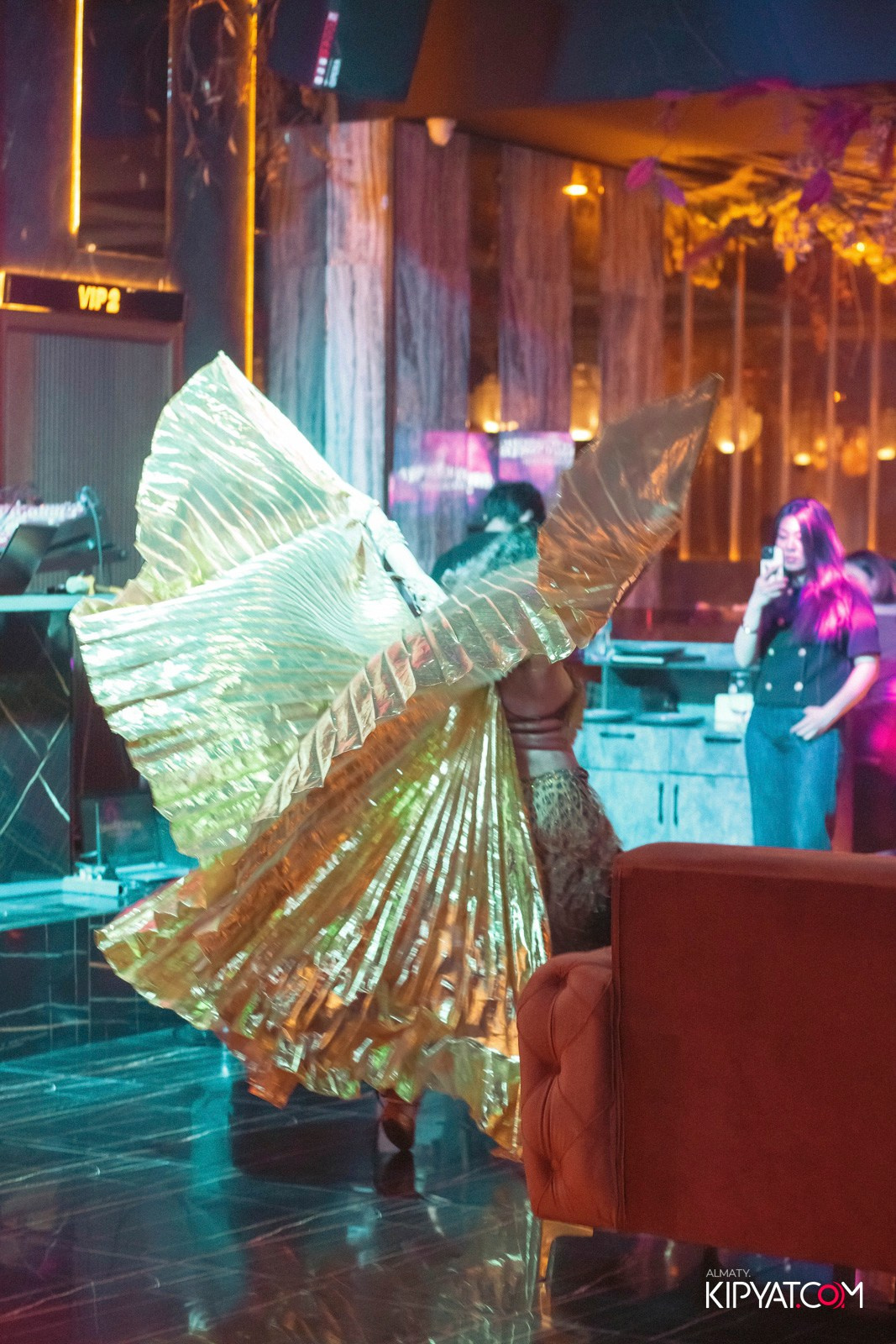 БАР ПАНАЕХАЛИ НА ДОСТЫК. КИПЯТКОМ АЛМАТЫ! Фотосъемка мероприятий в Алматы