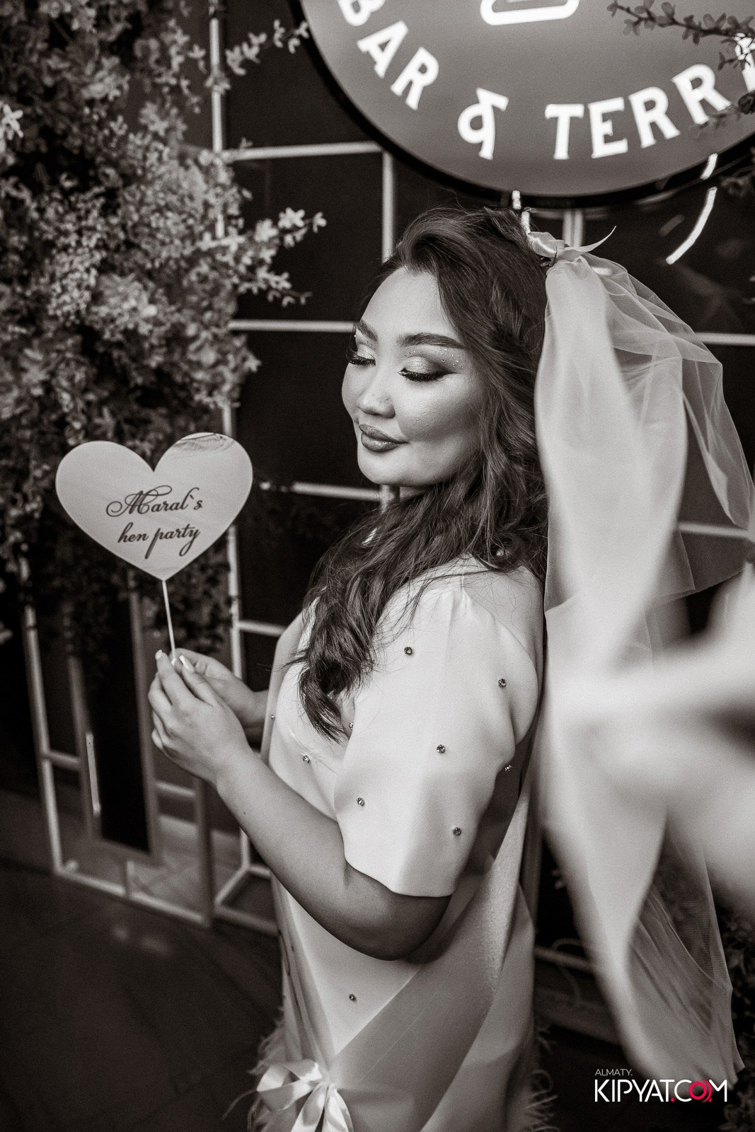 FRIENDS BAR & TERRACE. КИПЯТКОМ АЛМАТЫ!