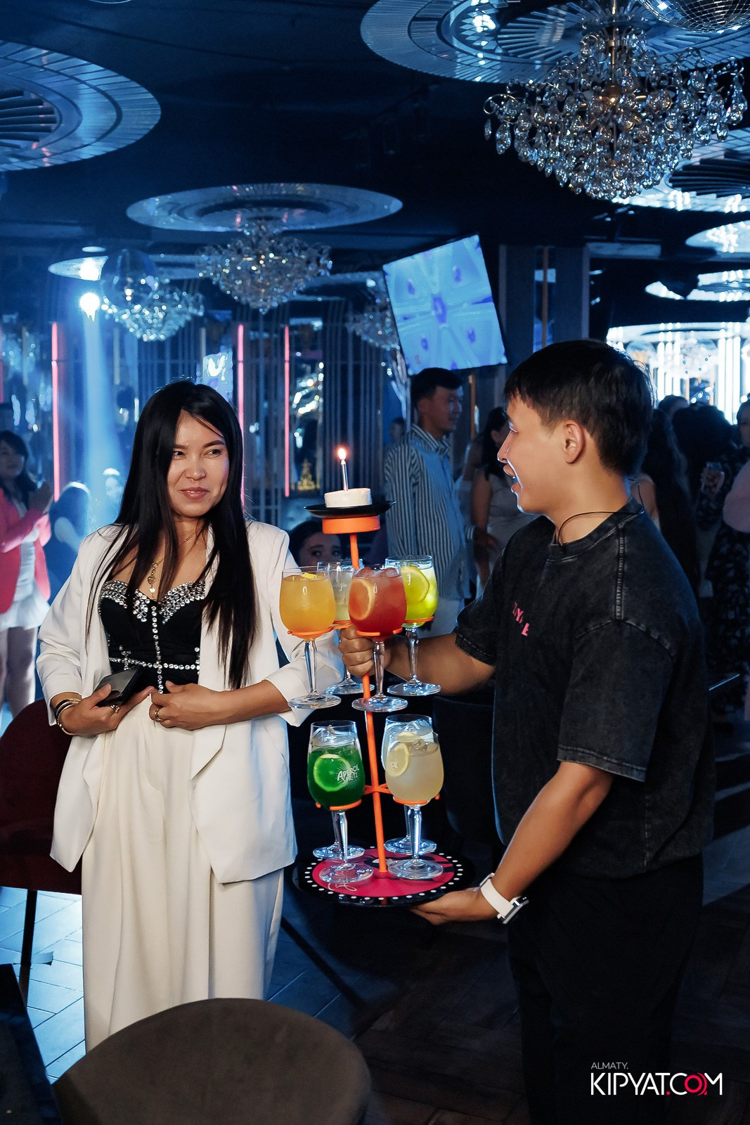 ЗАЯ, НА БИС. КИПЯТКОМ АЛМАТЫ!