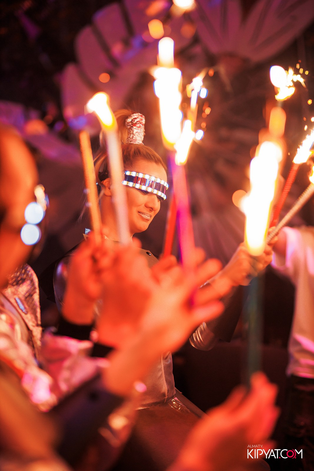 FRIENDS BAR & TERRACE. КИПЯТКОМ АЛМАТЫ!