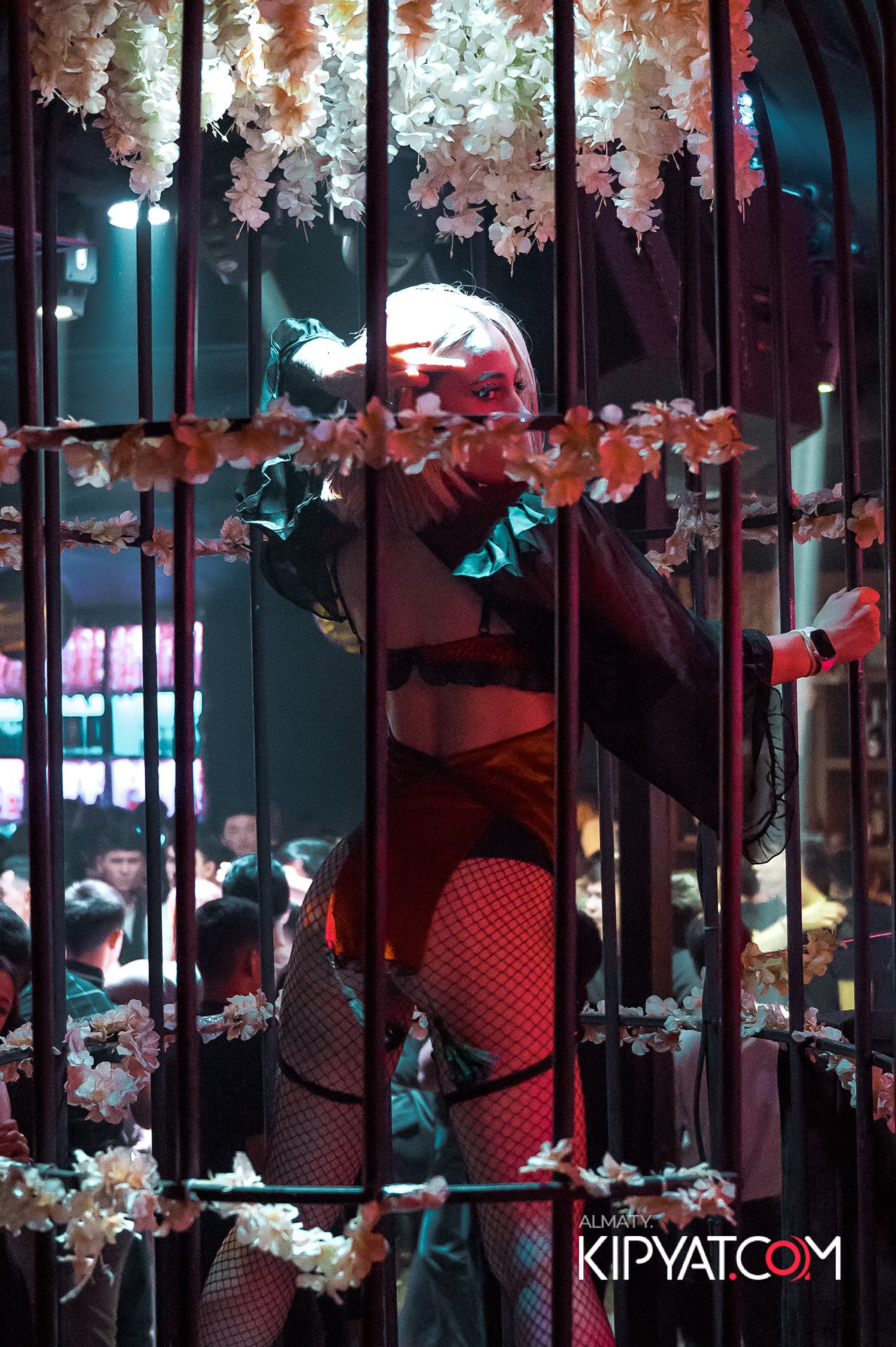 UYAT EMES BAR. КИПЯТКОМ АЛМАТЫ!