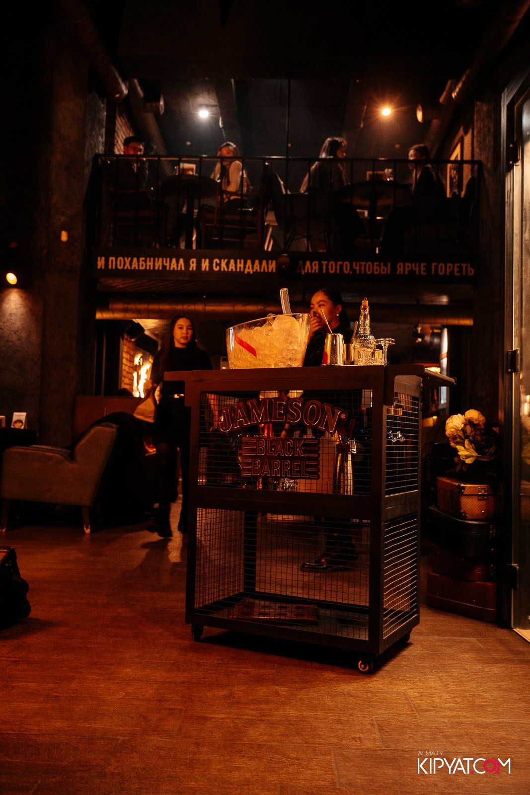 РЕСТО-БАР СКАНДАЛИСТЪ. КИПЯТКОМ АЛМАТЫ! Фотосъемка мероприятий в Алматы
