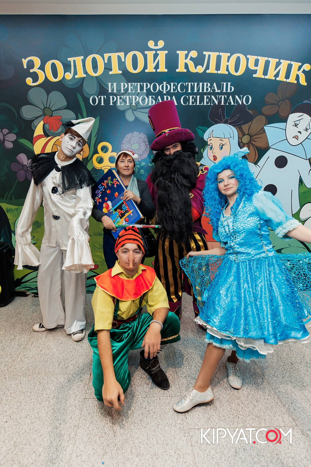 ЗОЛОТОЙ КЛЮЧИК И РЕТРОФЕСТИВАЛЬ ОТ РЕСТОБАРА CELENTANO. КИПЯТКОМ АЛМАТЫ!