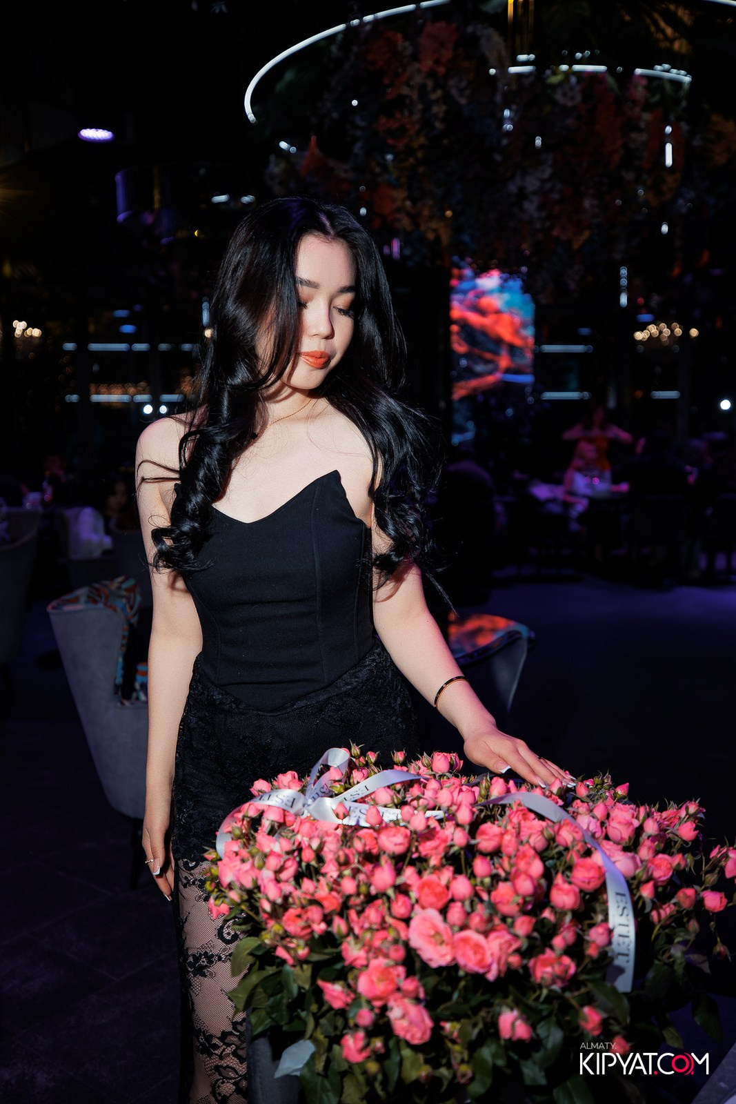 FRIENDS BAR & TERRACE. КИПЯТКОМ АЛМАТЫ!