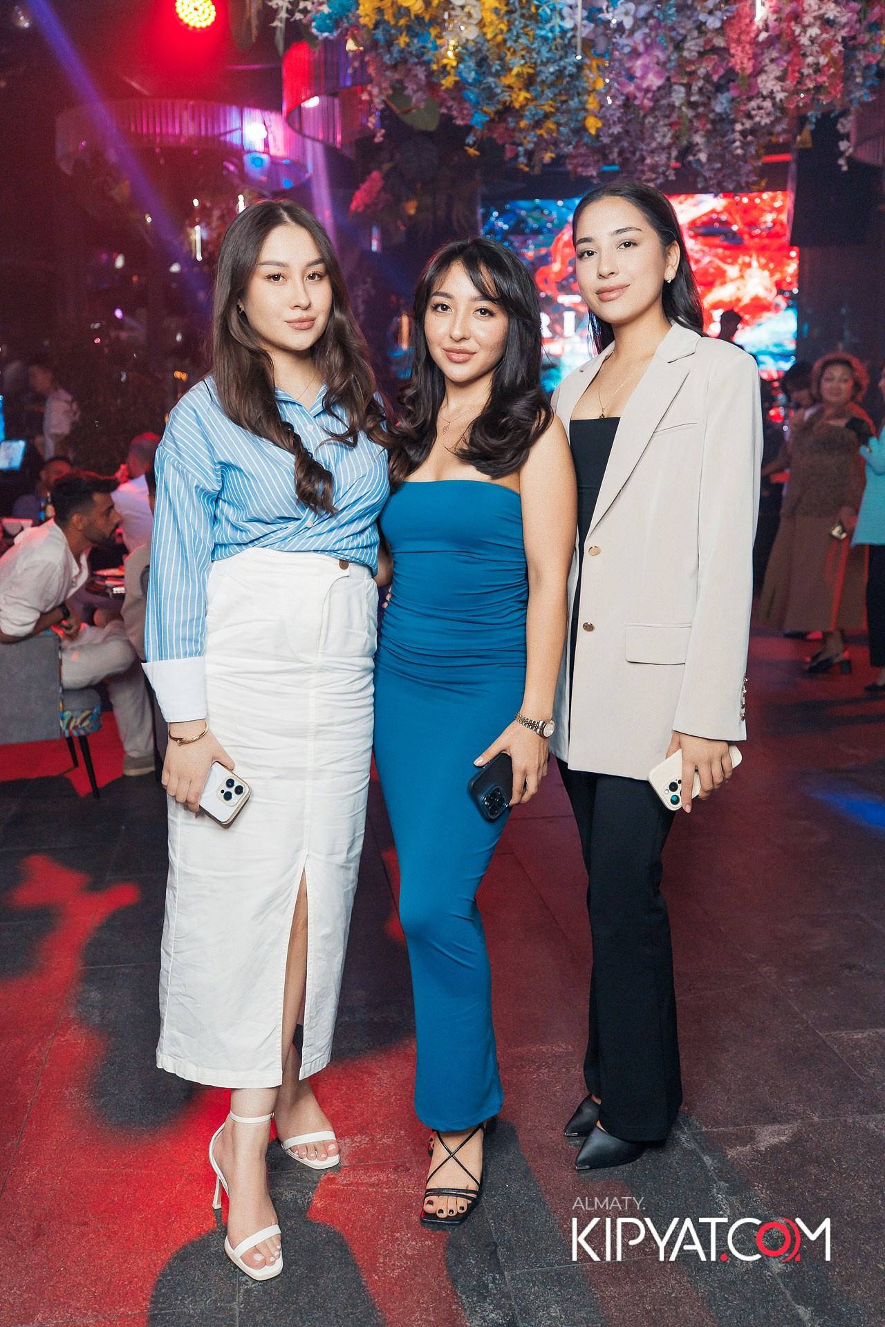 Friends bar & terrace. КИПЯТКОМ АЛМАТЫ!