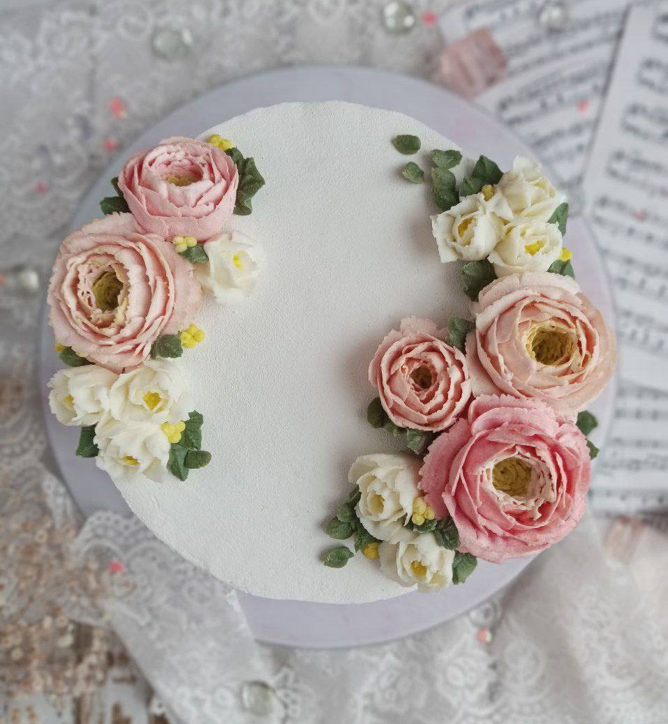 Работы учениц. Аникина Юлия / Кремовая флористика в корейской технике