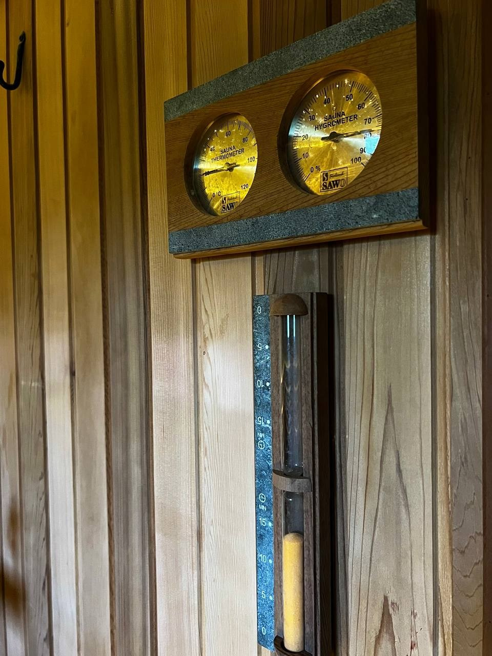 Полностью обновленная парная в Стрельцово с добавлением таких ништяков, как ночное звездное небо, второе дыхание и даже настоящее дерево!. SaunaTopMasters