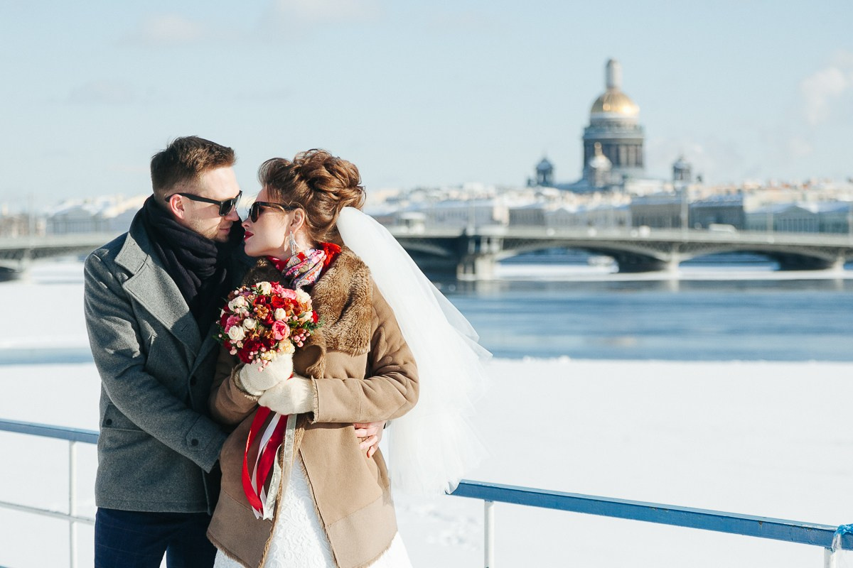 Зимняя свадебная фотосъемка в Санкт-Петербурге. Фотограф крещение венчание в Петербурге! Помогает подобрать храм и посоветовал душевного батюшку в СПб