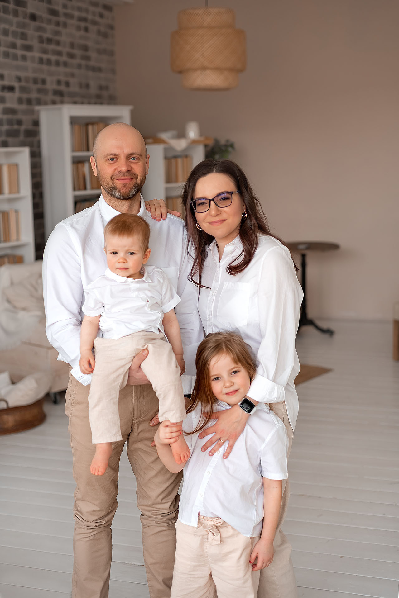 Даша и семья. Фотограф Юлия Кондратьева