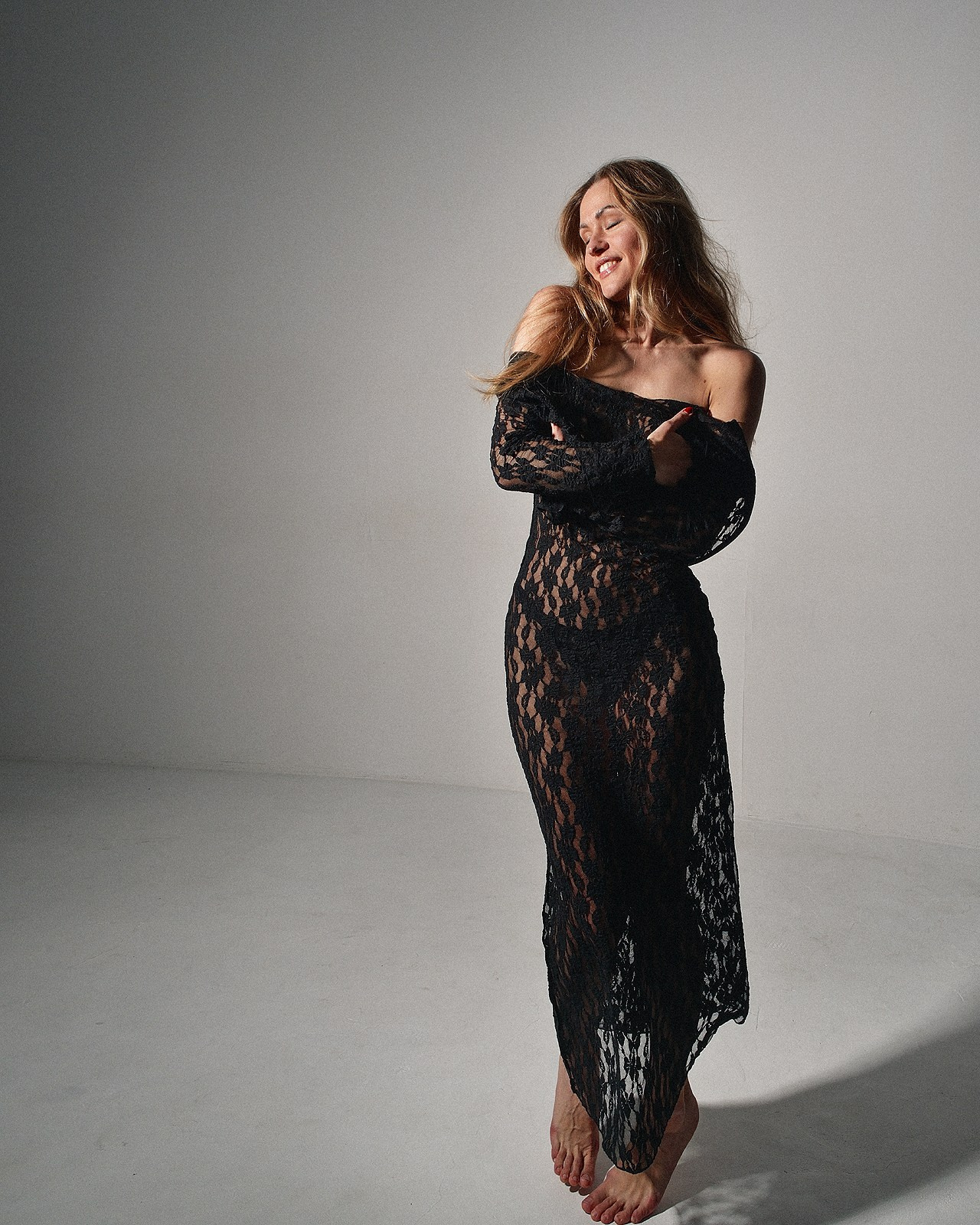 Портретная фотосессия | Катерина в студии Black & White | Фотограф Дарья Едапина Новосибирск. Фотограф Дарья Едапина Новосибирск