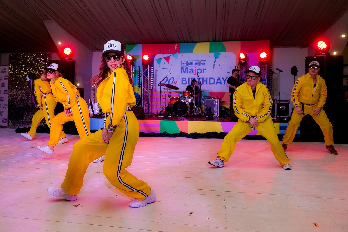 Фотосъемка корпоратива Major на берегу строгинской поймы. Репортажный фотограф Борис Геер