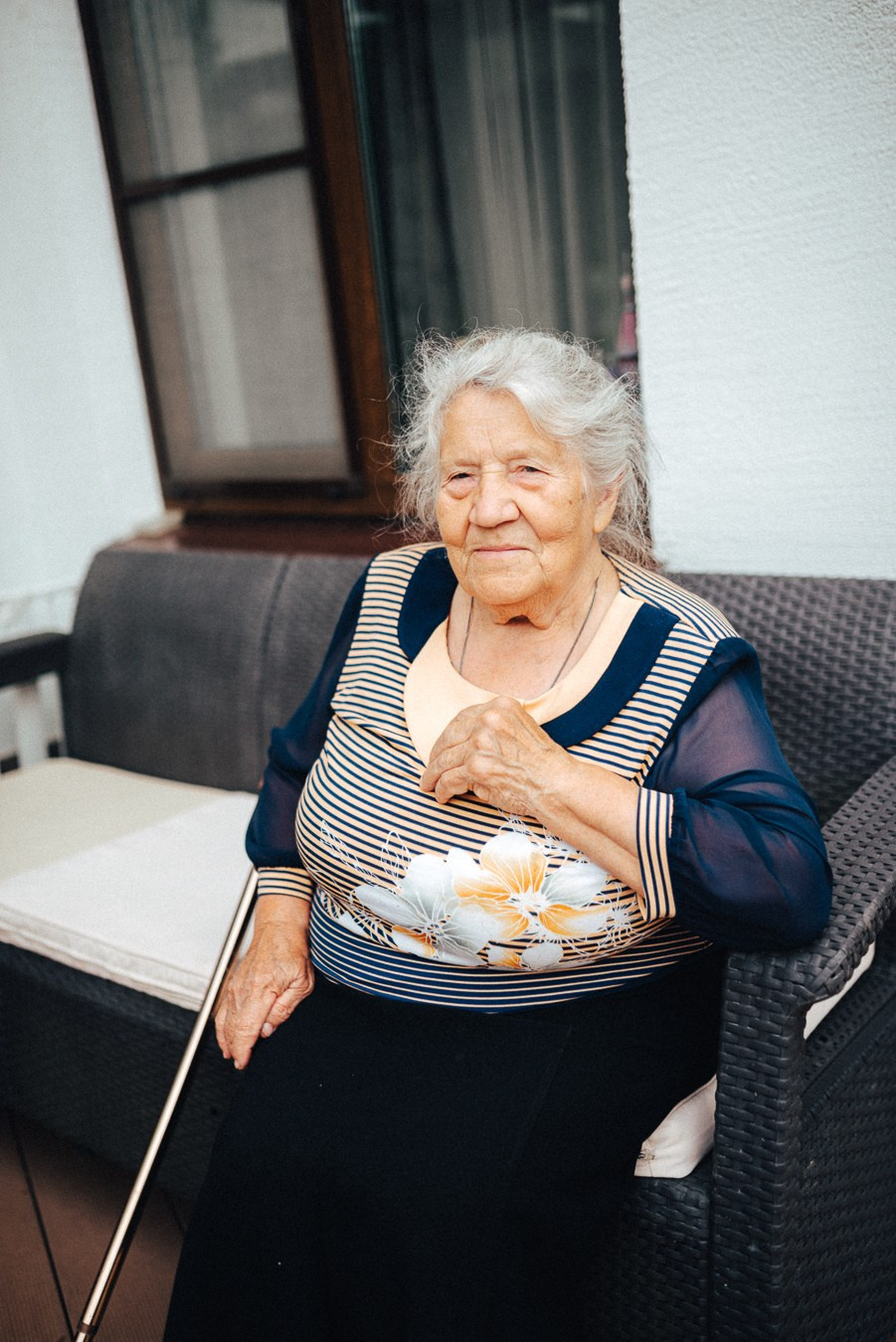 Коля, Ксюша, Саша, Андрей, Кира и бабушки | на даче