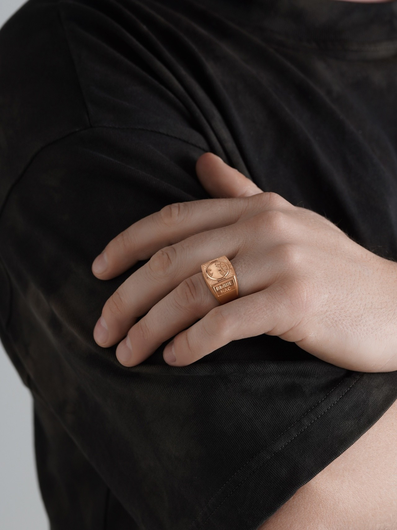 Фотограф ювелирных изделий в Кирове. Предметный фотограф Киров. Съемка для маркетплейсов