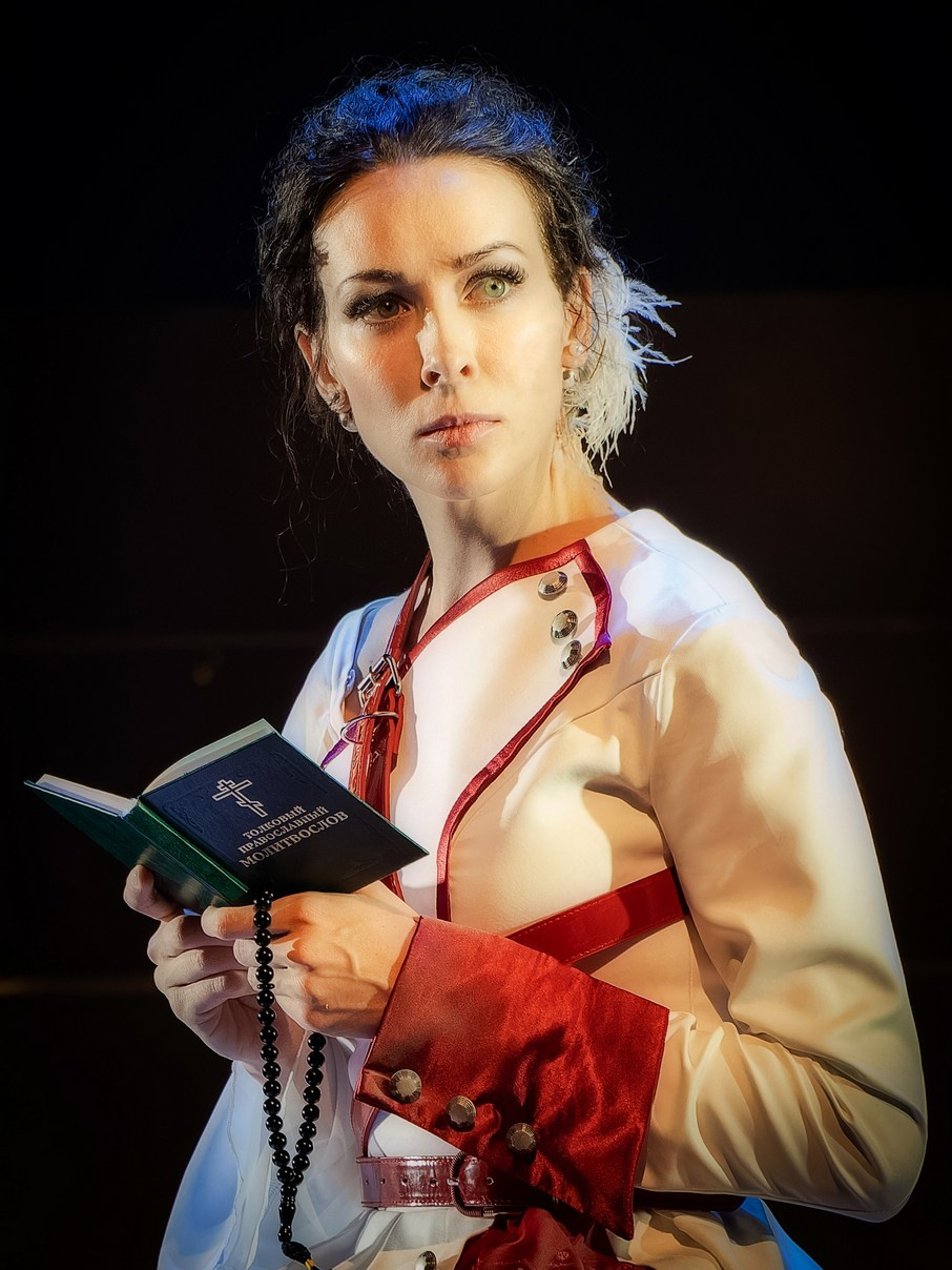 Опасные связи_Чехов-центр. Фотограф. г. Южно-Сахалинск. Олег Толстов