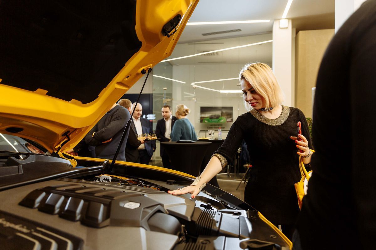 Репортажная съемка презентации Lamborghini Urus. Свадебный фотограф СПБ Михаил Песиков