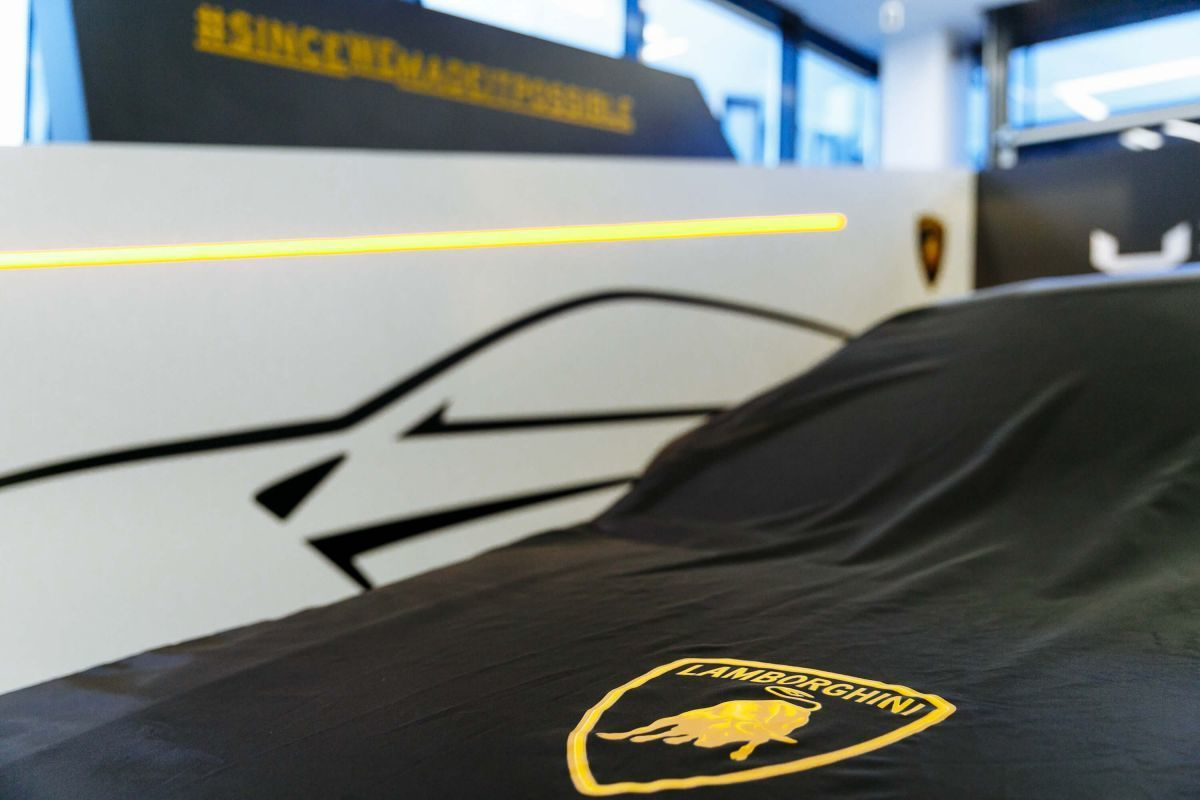Репортажная съемка презентации Lamborghini Urus. Свадебный фотограф СПБ Михаил Песиков