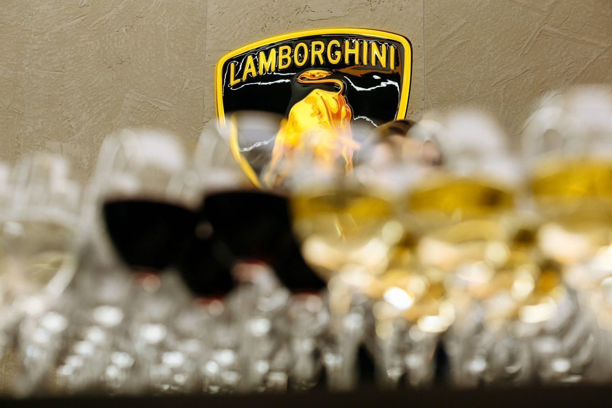 Репортажная съемка презентации Lamborghini Urus. Свадебный фотограф СПБ Михаил Песиков