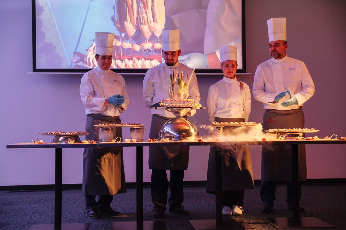 Репортажная съемка мероприятия в честь дня рождения Crown Plaza Hotel. Свадебный фотограф СПБ Михаил Песиков