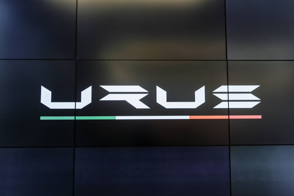 Репортажная съемка презентации Lamborghini Urus. Свадебный фотограф СПБ Михаил Песиков