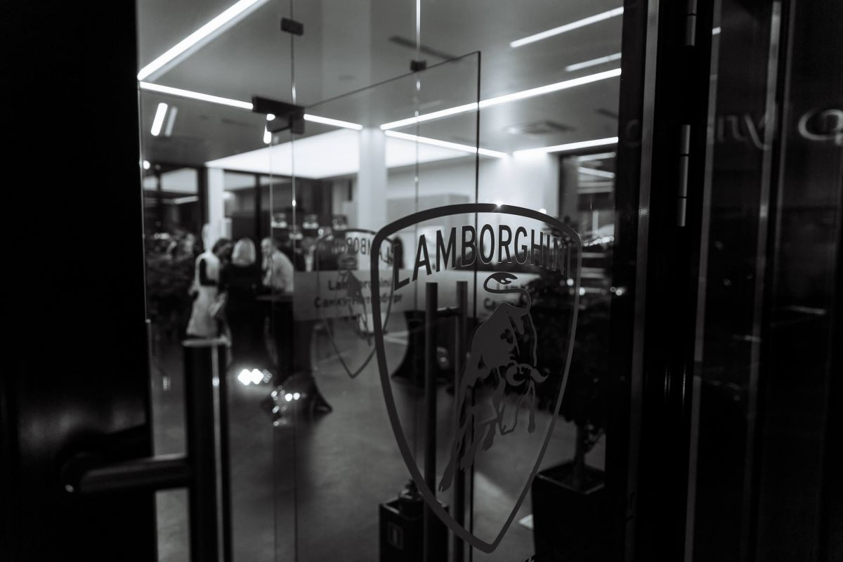 Репортажная съемка презентации Lamborghini Urus. Свадебный фотограф СПБ Михаил Песиков