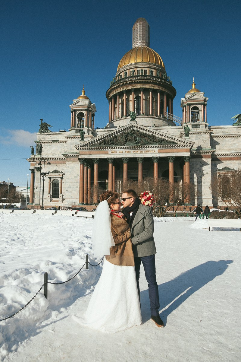 Зимняя свадебная фотосъемка в Санкт-Петербурге. Фотограф крещение венчание в Петербурге! Помогает подобрать храм и посоветовал душевного батюшку в СПб