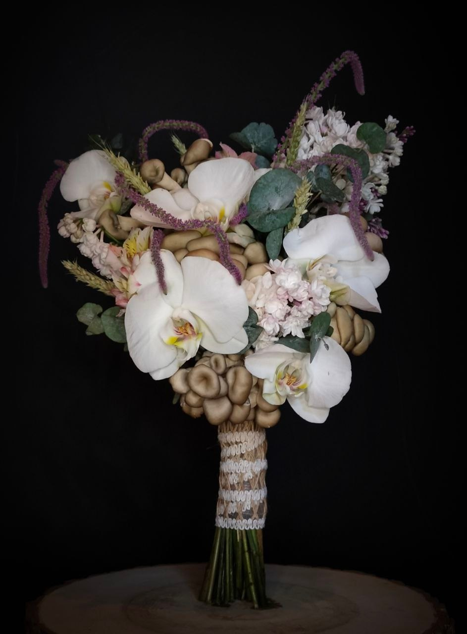 дизайнерское решение. необычный букет невесты. ручная работа. букет невесты на заказ. грибы во флористике. букет с грибами. букет из грибов